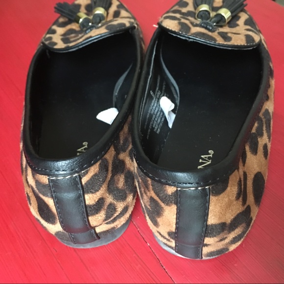 Leopard Cheetah Print Loafers with Tassel Detail - Picture 3 of 8